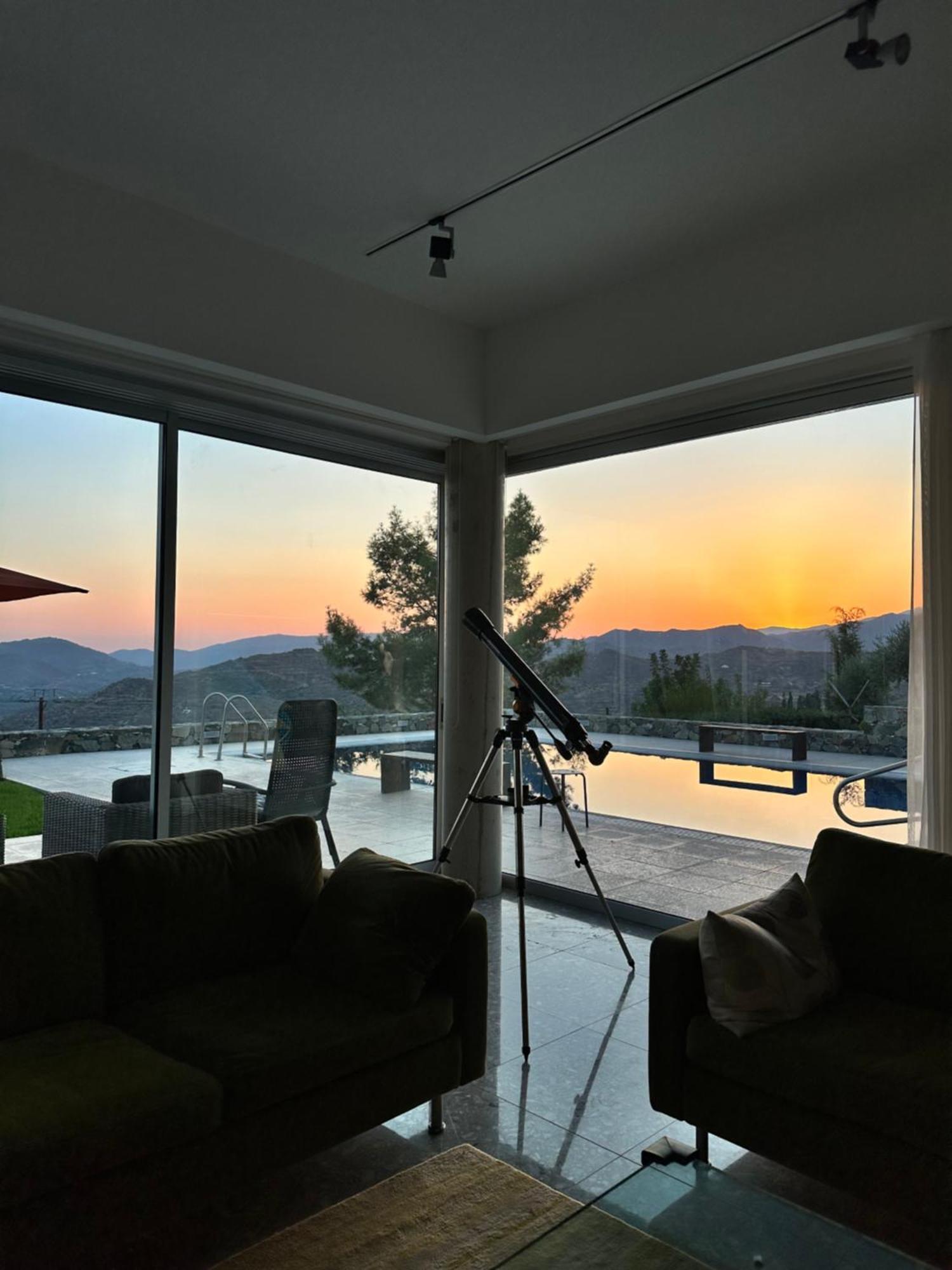 Luxury Pluto Stunning Mountain Views Ora